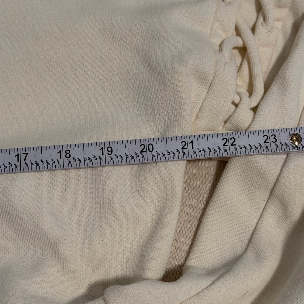 Alo Sweatshirt Cream Crosshatch Back and Long Sleeves - Picture 5 of 8